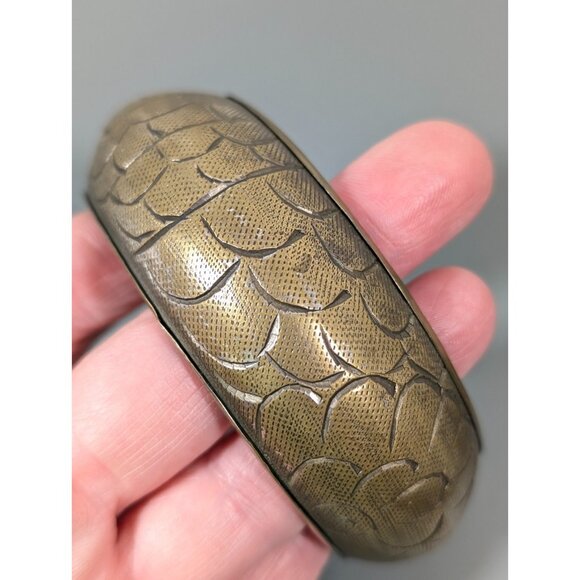 Vintage Brass Carved Style Flower Bangle Bracelet Chunky Tribal Bold 8 in - Picture 4 of 10